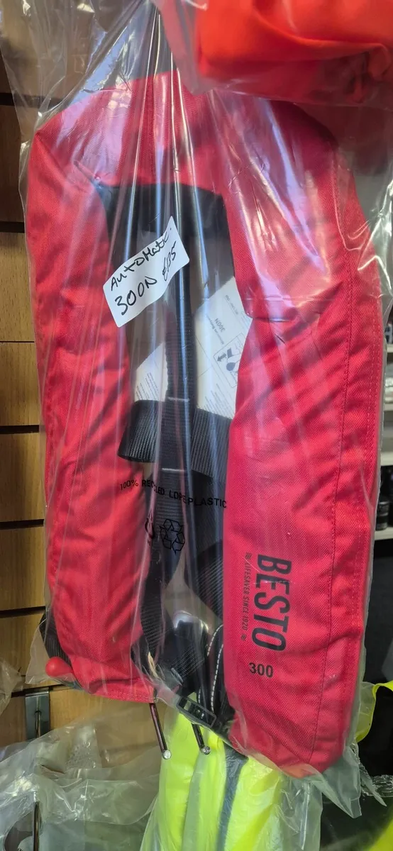 300n automatic life jackets €135