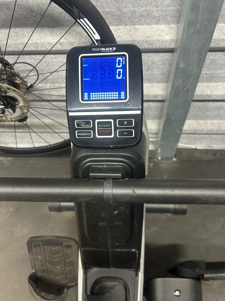 Rowing machine - Image 1