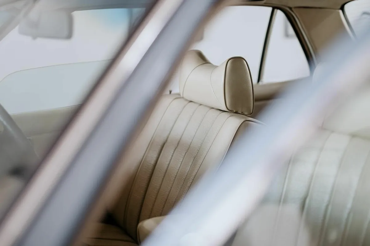 Stunning Mercedes W123  230 - Image 3