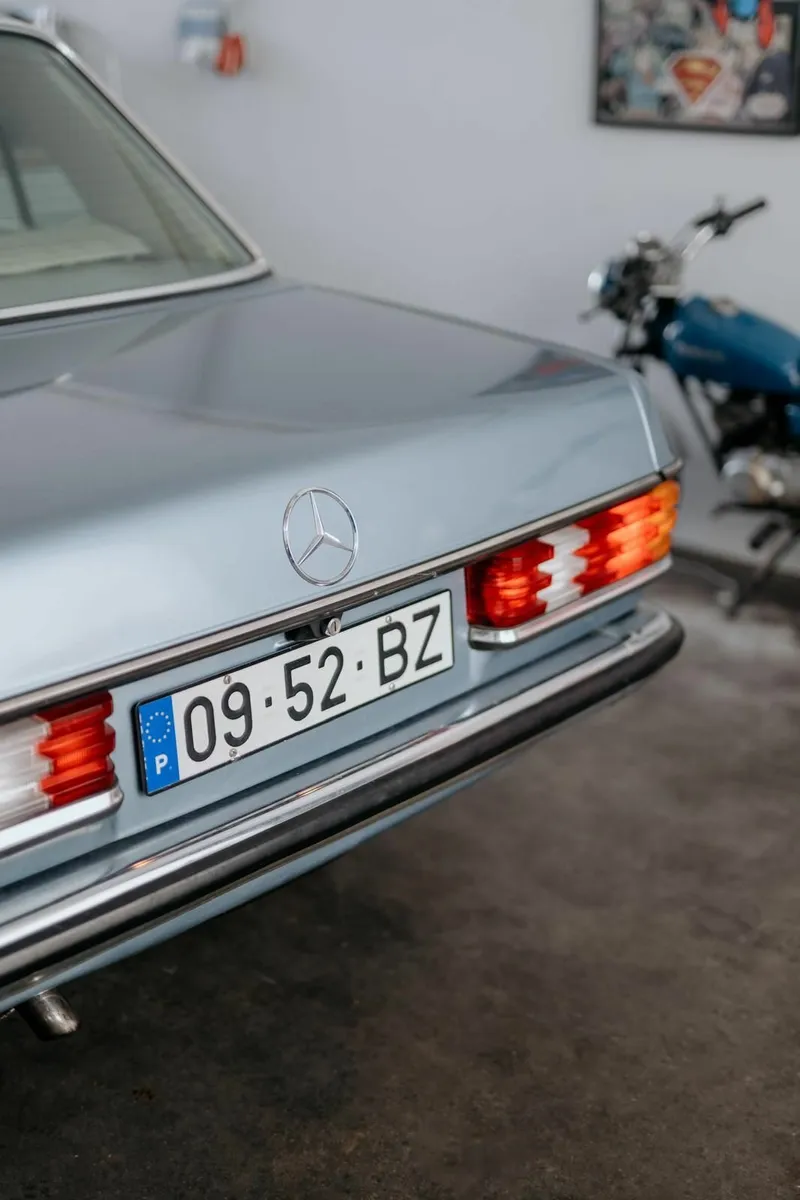 Stunning Mercedes W123  230 - Image 4