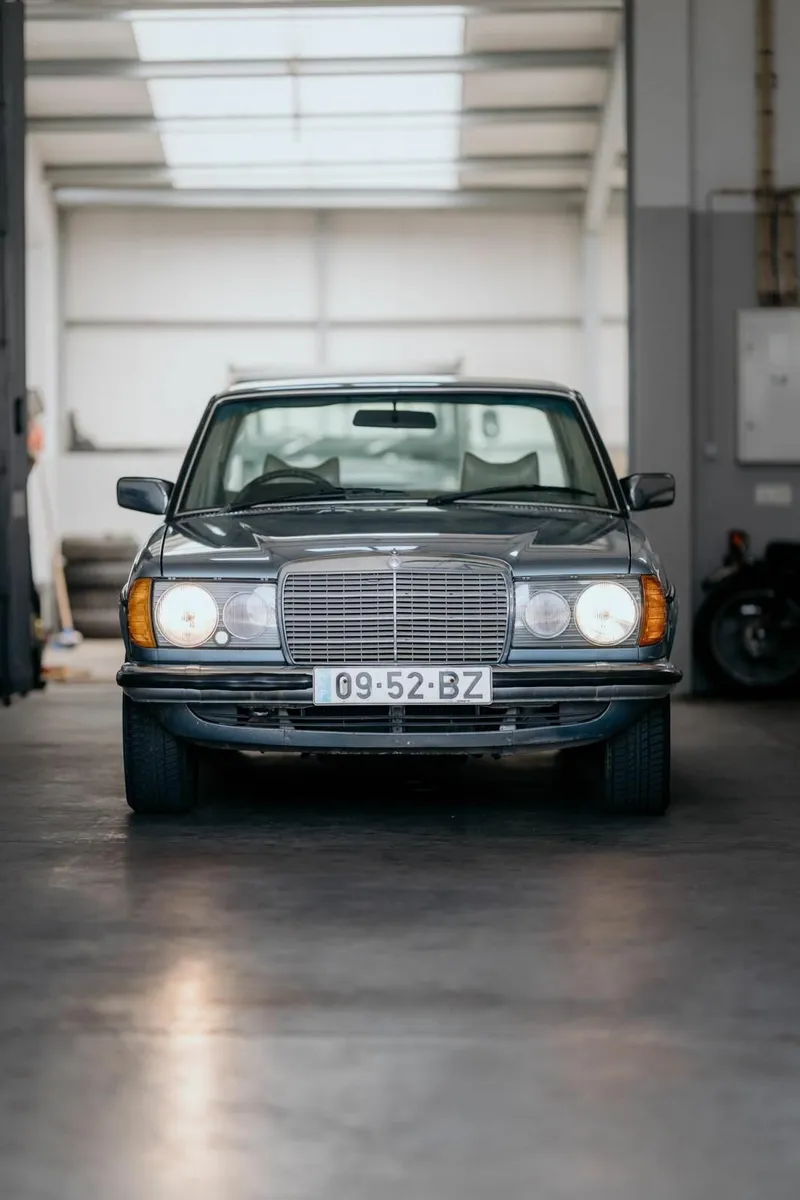 Stunning Mercedes W123  230 - Image 1