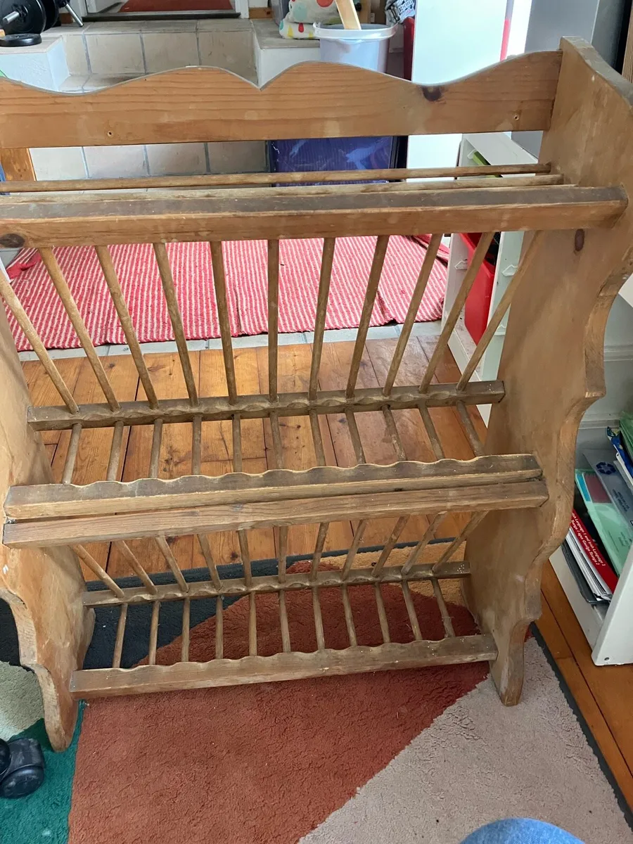 A plate rack - Image 1