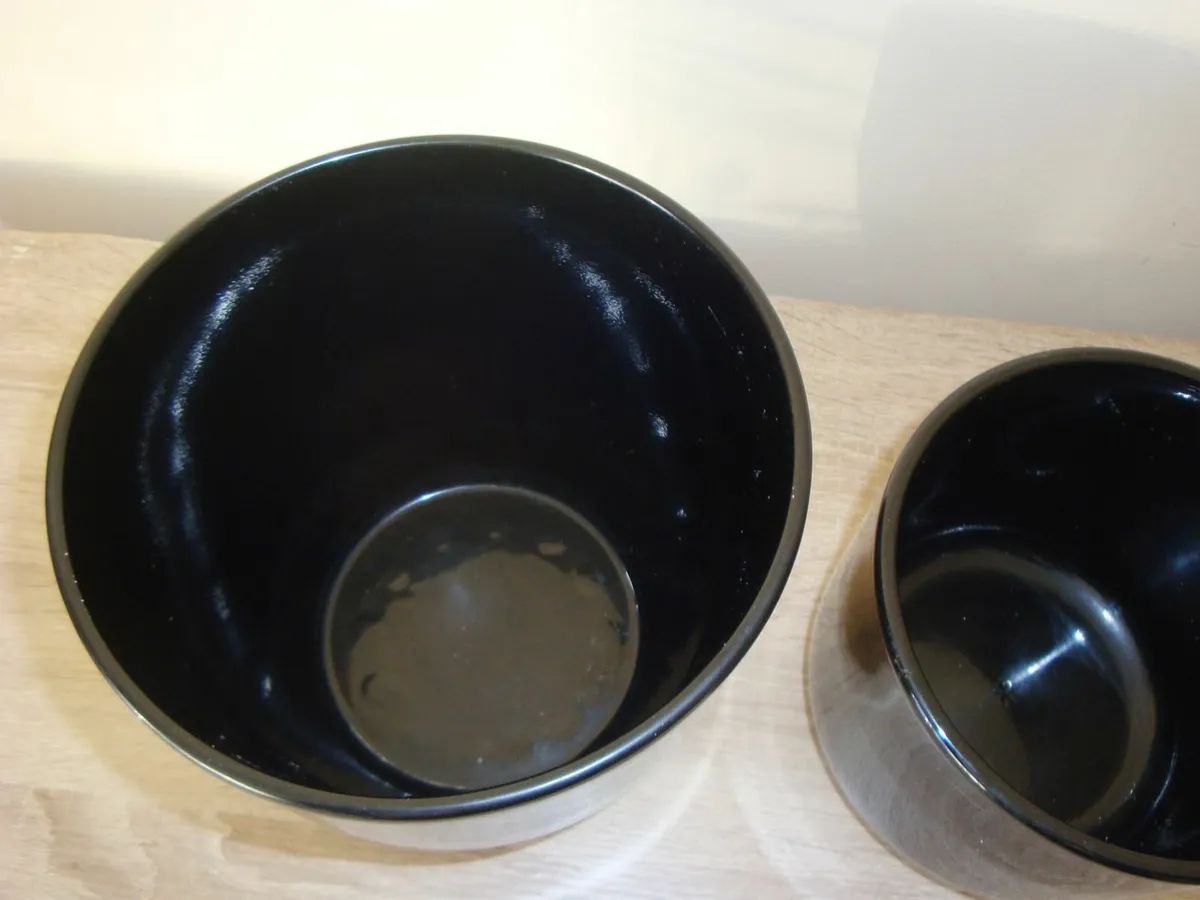 TWO black ceramic flower pots - Image 2