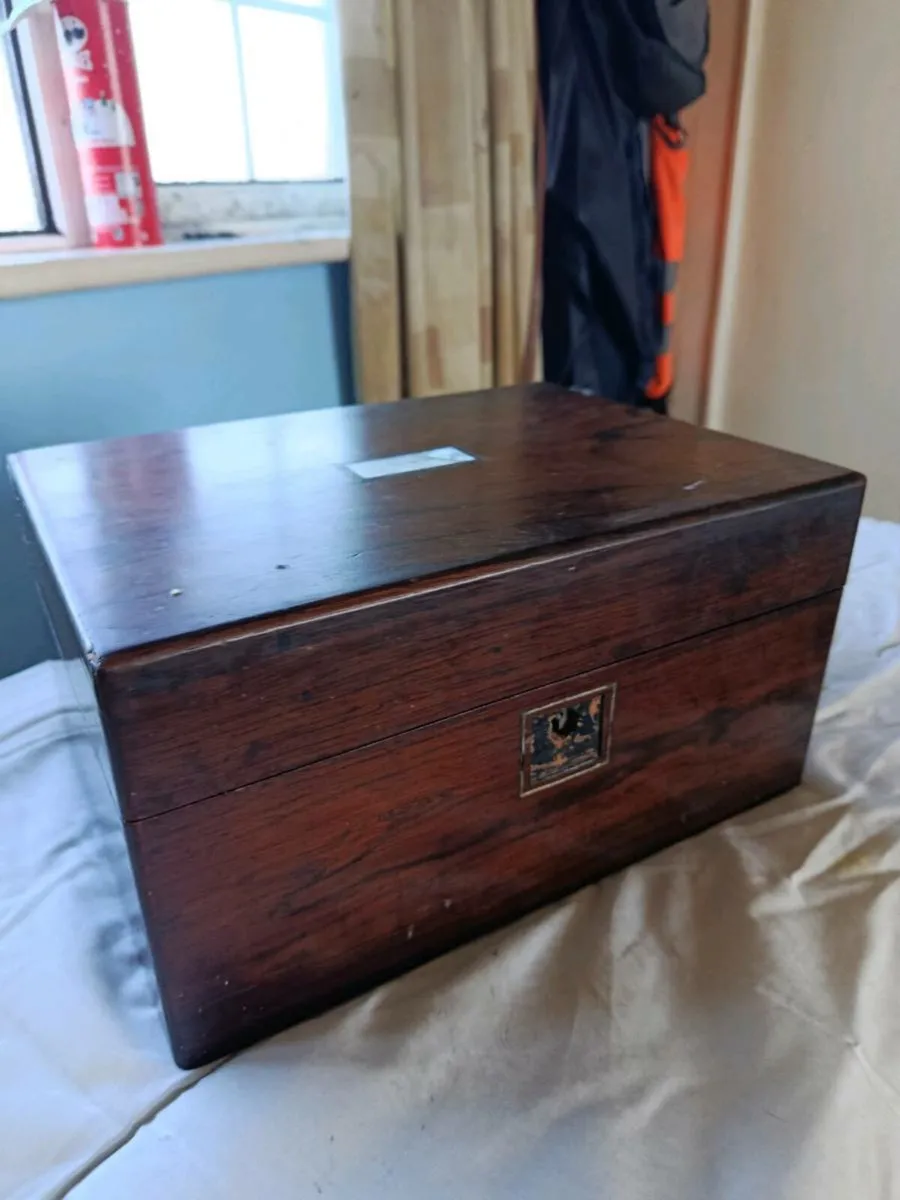 Beautiful very old wooden box - Image 1