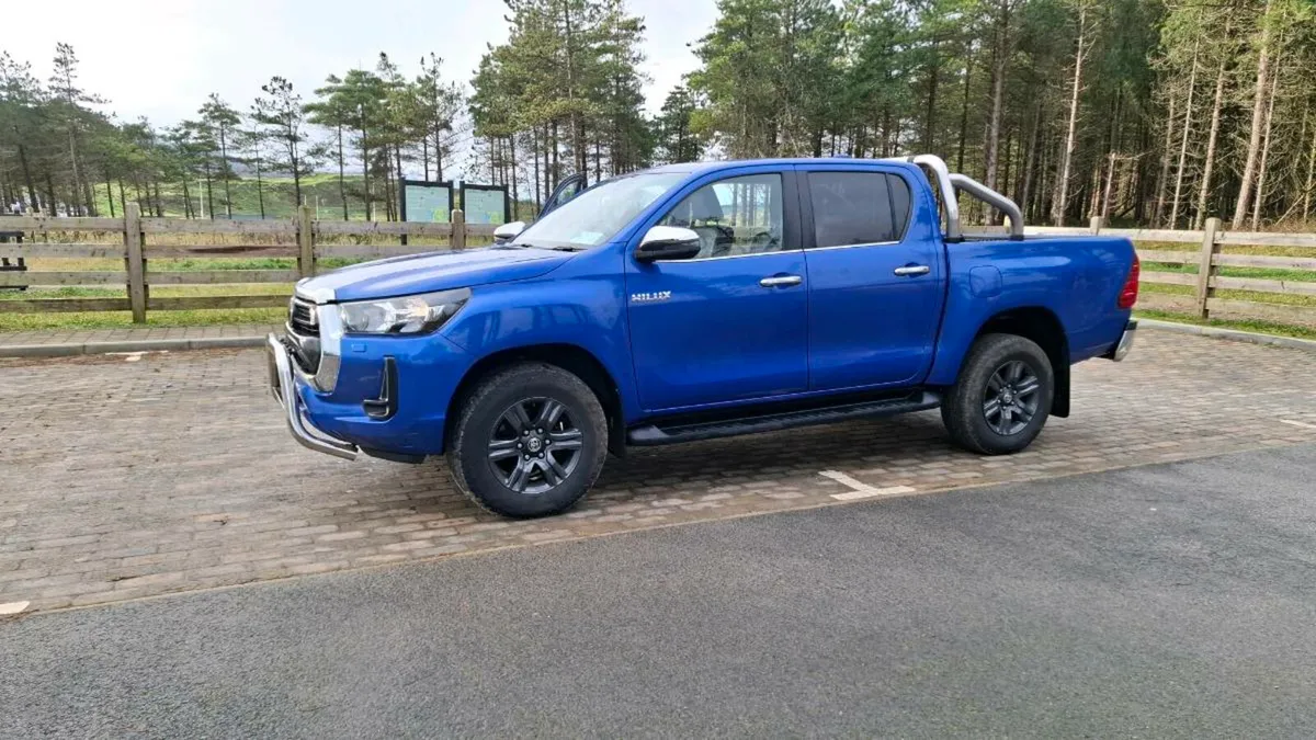 Toyota Hilux 2.4 - Image 3