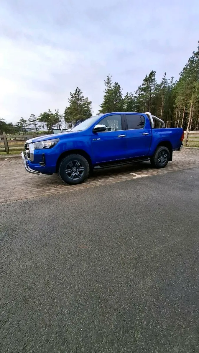 Toyota Hilux 2.4 - Image 4