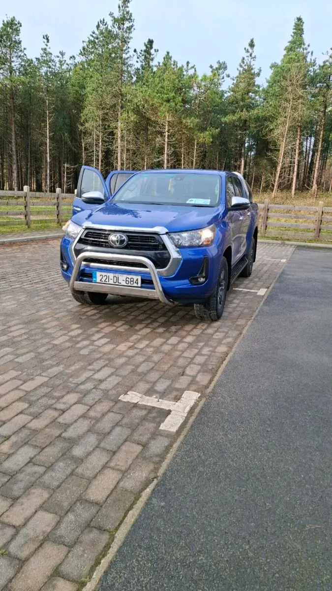 Toyota Hilux 2.4 - Image 2