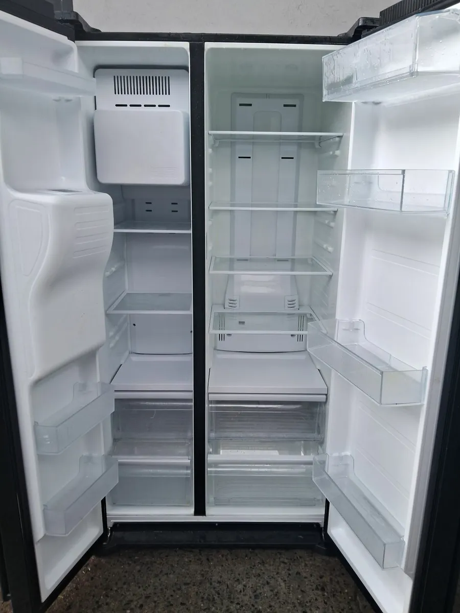 SAMSUNG AMERICAN FRIDGE AND FREEZER - Image 2