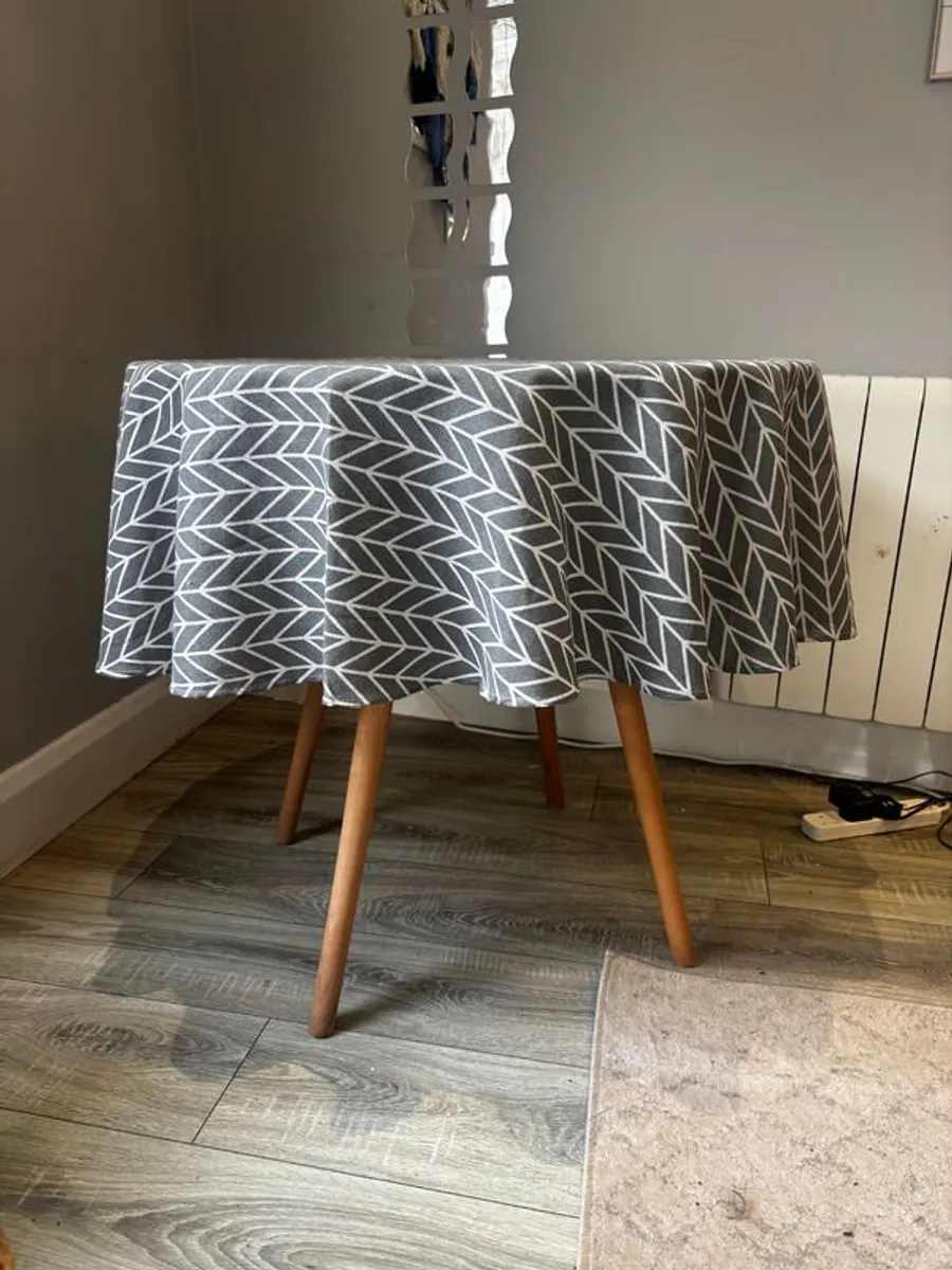 Circular Table with Tablecloth - Image 2