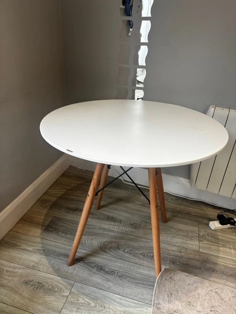 Circular Table with Tablecloth - Image 3