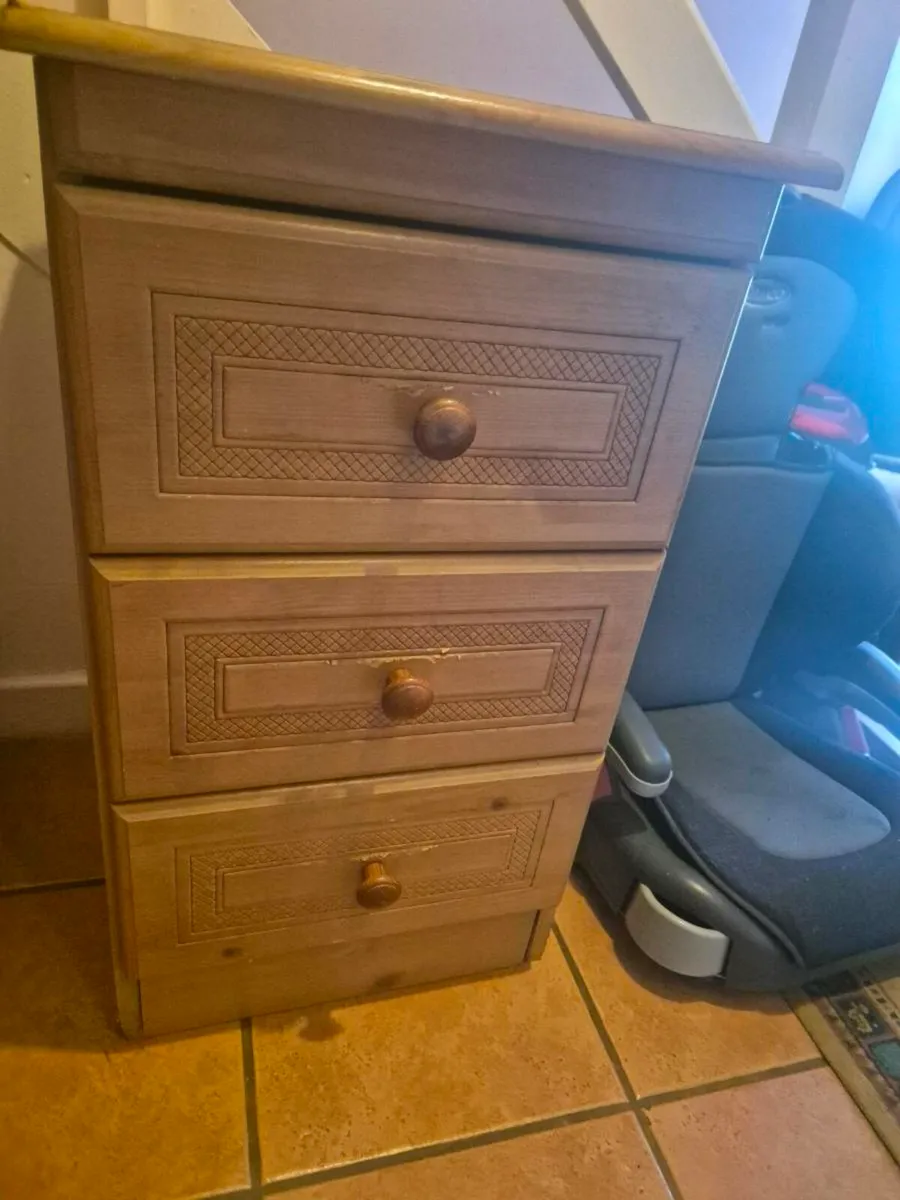 FREE Wardrobe,  drawer,  child seat , sowing - Image 3