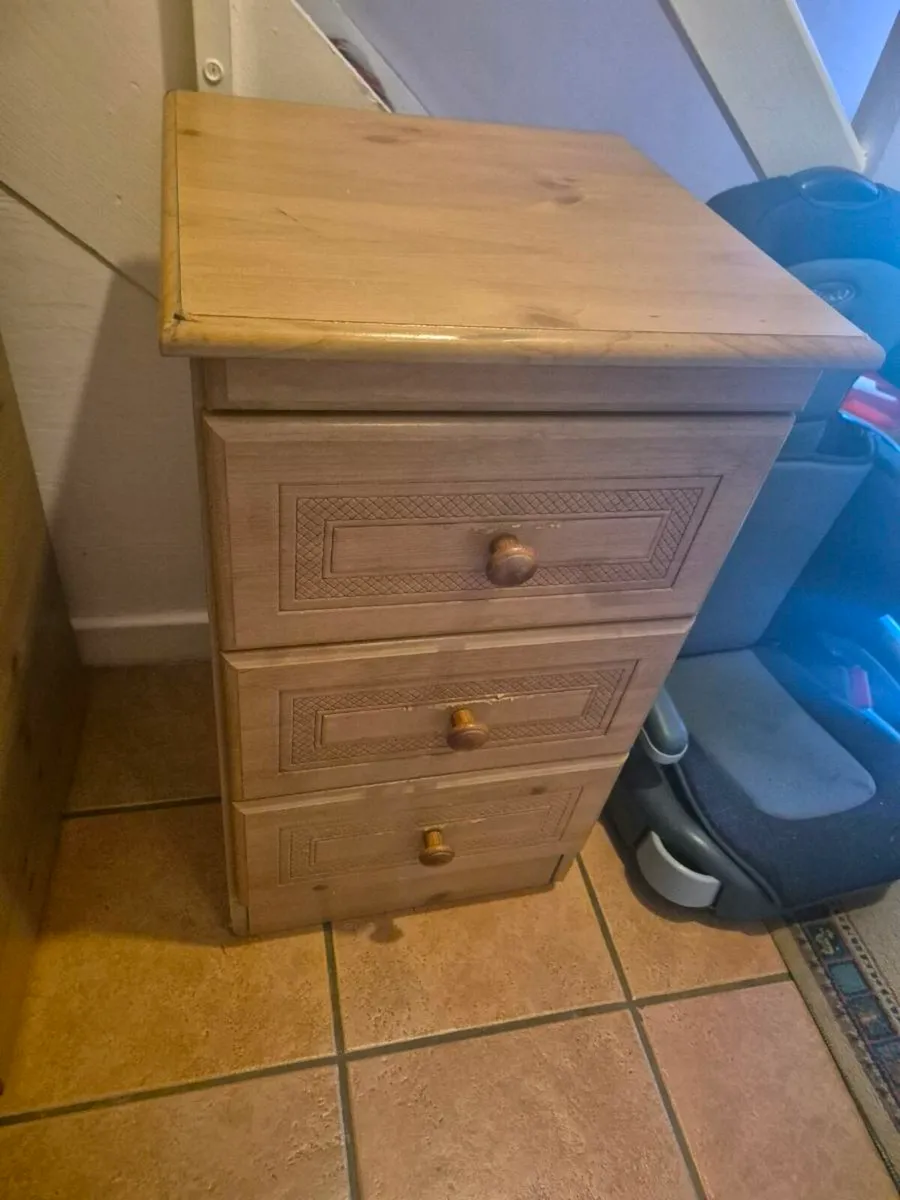 FREE Wardrobe,  drawer,  child seat , sowing - Image 4