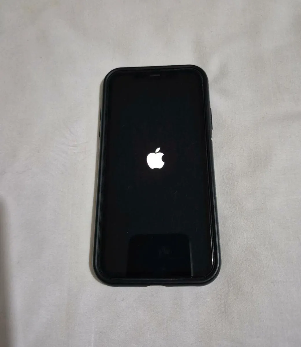 iPhone 11 - 64gb - Black - Unlocked - Image 4