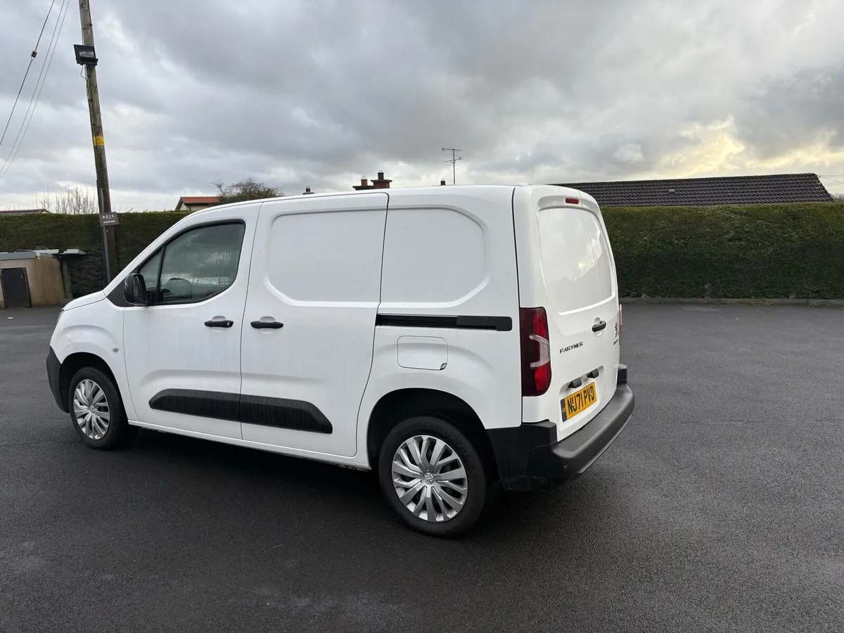 2022  Peugeot  Partner Hdi - Image 3