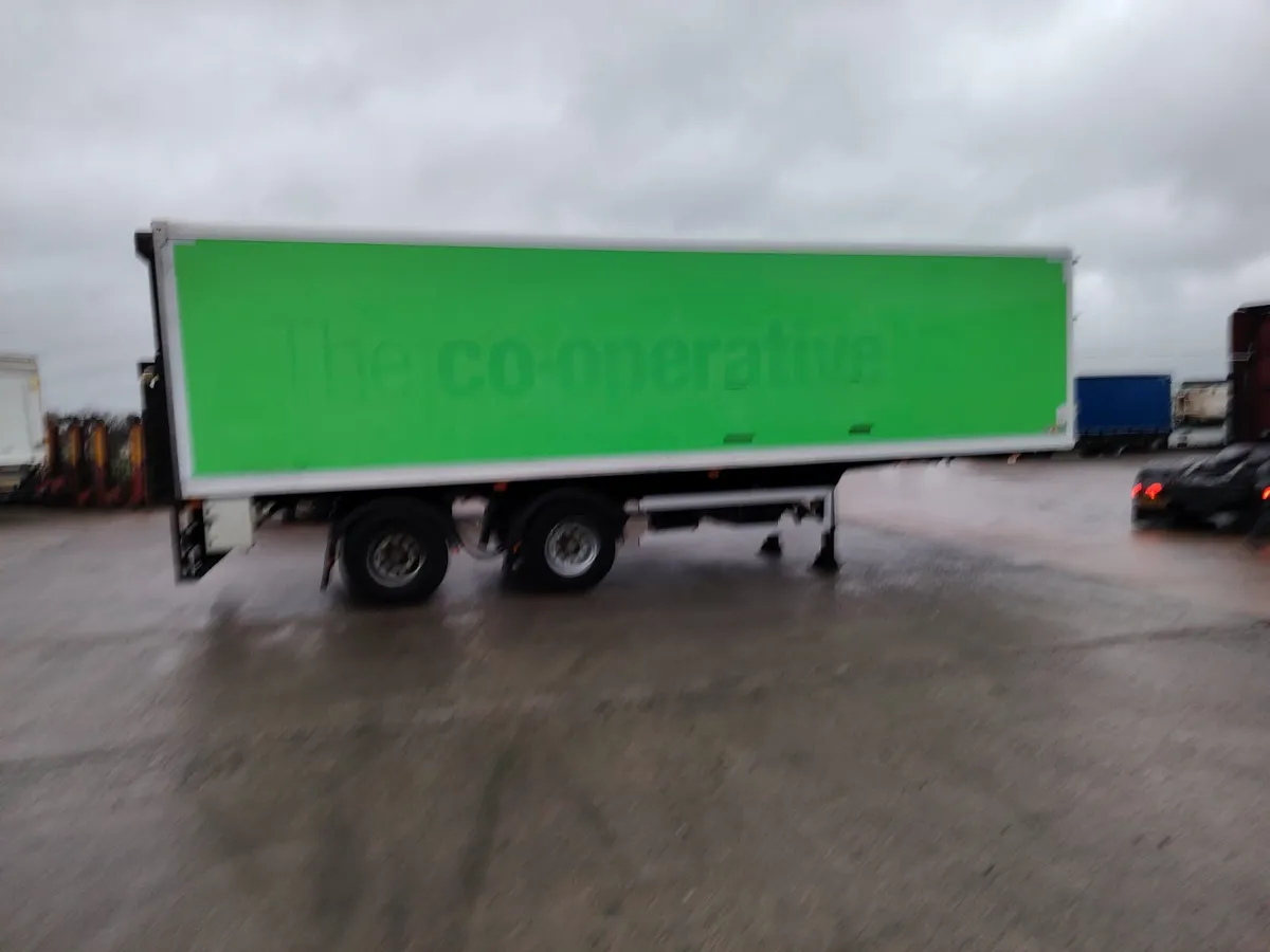 2015 Gray&Adams fridge trailer rear steer - Image 2