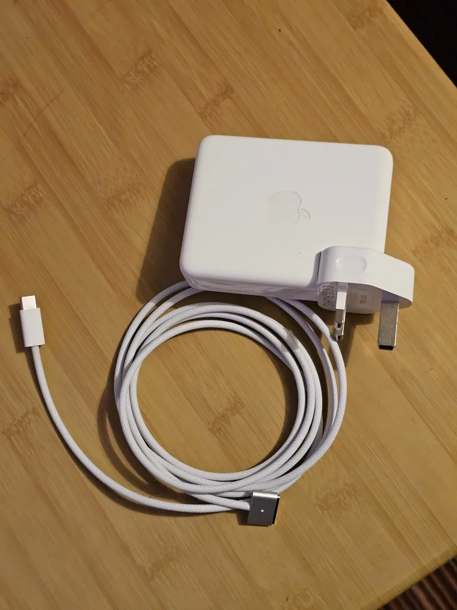 Apple MacBook Pro 16" M1 Pro 16" XDR 120hz 16,512 - Image 3