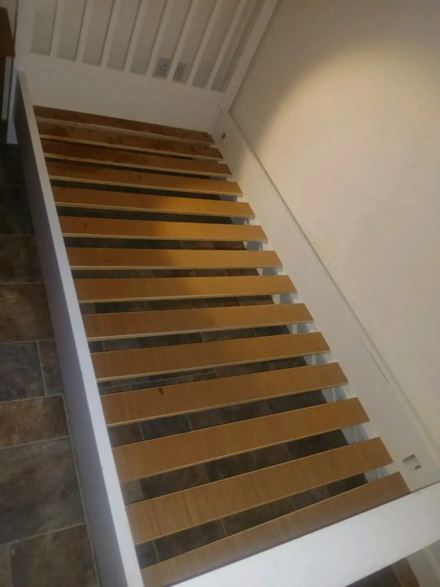 Single bed - Image 2