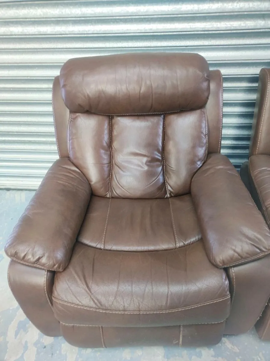 Pair of leather recliner sofa couch armchairs🚚 - Image 4