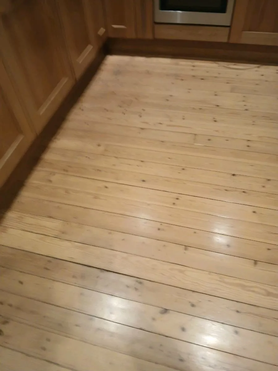 PINE Wood floor 100sq metres - Image 2