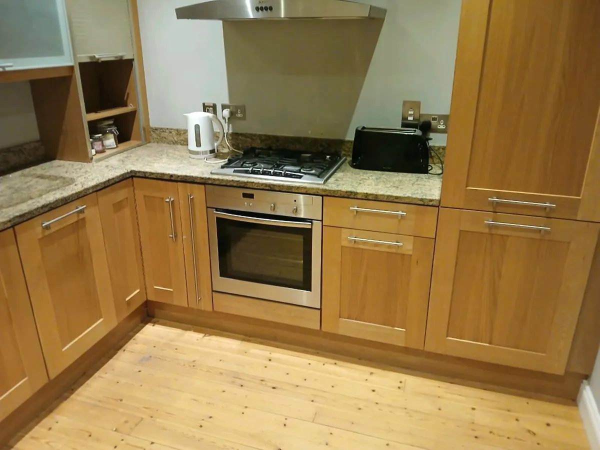 Full kitchen with appliances - Image 2