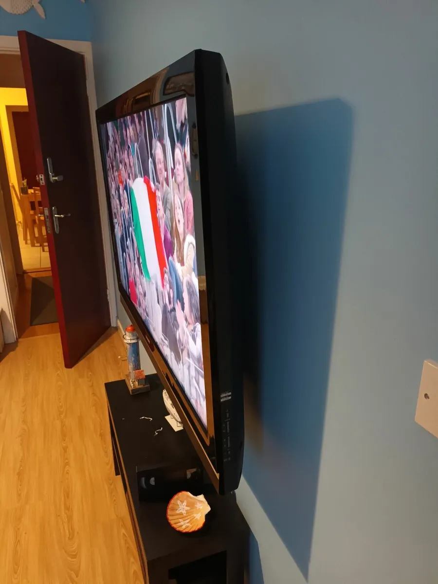 Sony Bravia 52 inch TV - Image 4