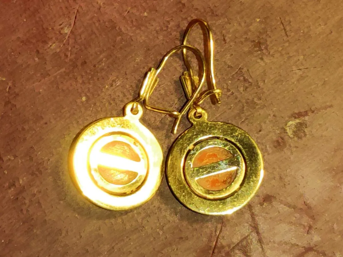 RARE CAMEO DIAMOND CUT, 9CT Gold Piercing Earrings - Image 3