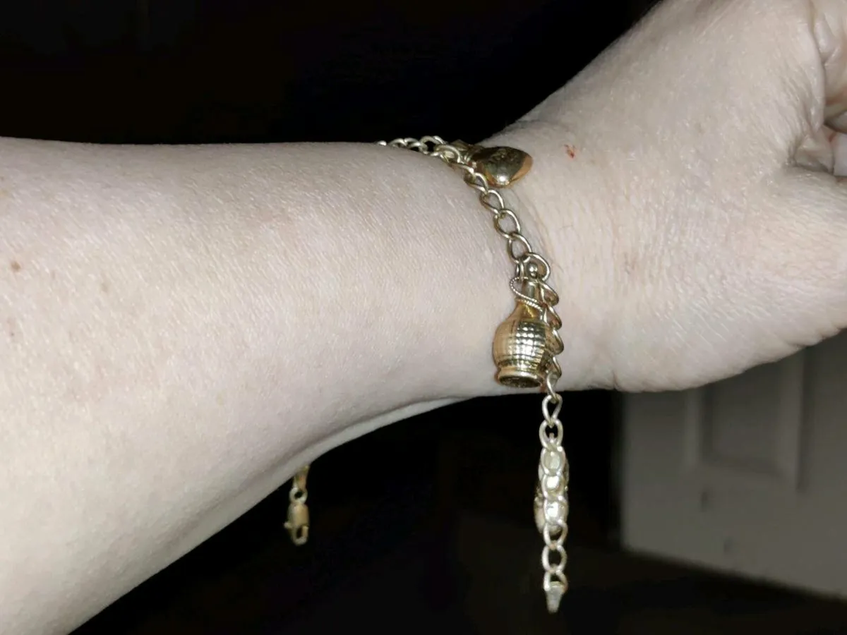 CHUNKY LUCKY CHARM, 9CT SOLID Gold 7.47g Bracelet - Image 2