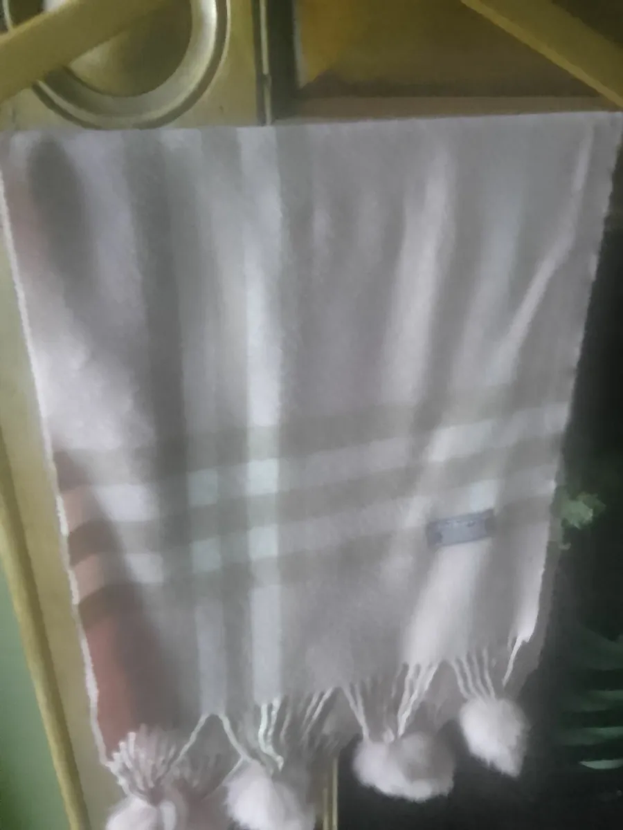 Burberry lambswool pink & grey check scarf - Image 2