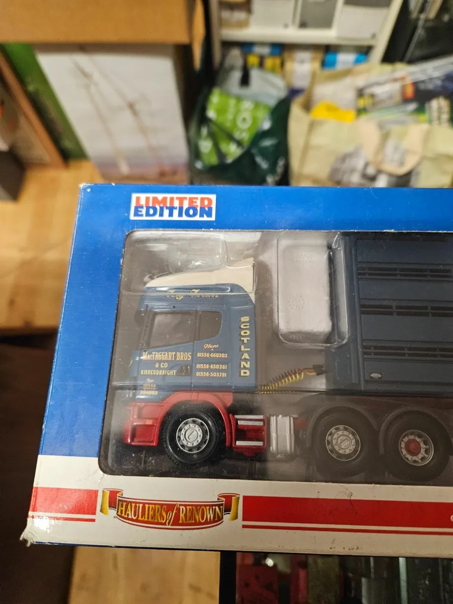 Corgi Scania Tractor Unit and Livestock Trailer - Image 4