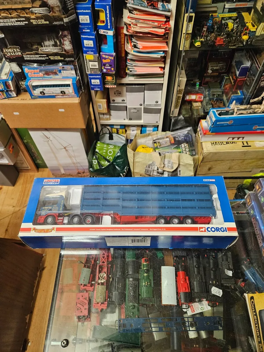 Corgi Scania Tractor Unit and Livestock Trailer - Image 1