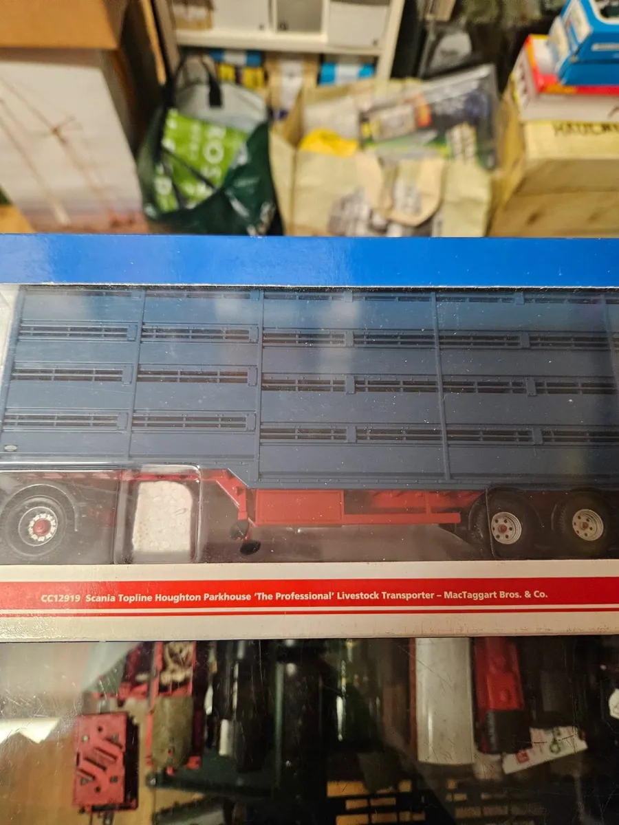 Corgi Scania Tractor Unit and Livestock Trailer - Image 3
