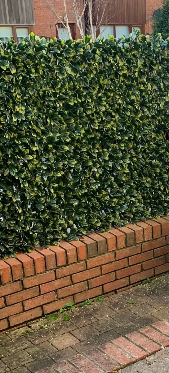 4 x LAUREL ARTIFICIAL HEDGING PANELS €30 each