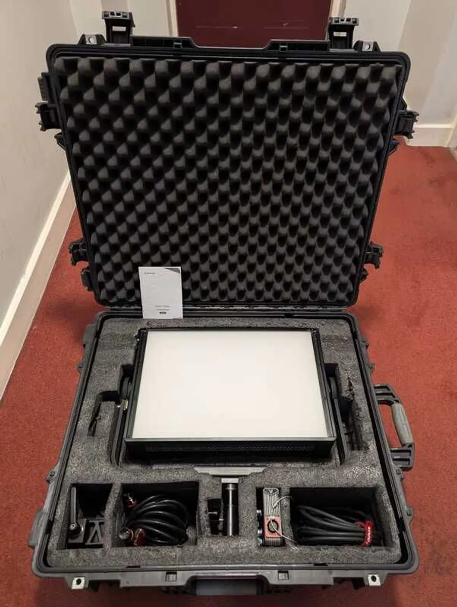 Aputure Nova P300c Hard Rolling Case Excellent Condition - Image 1