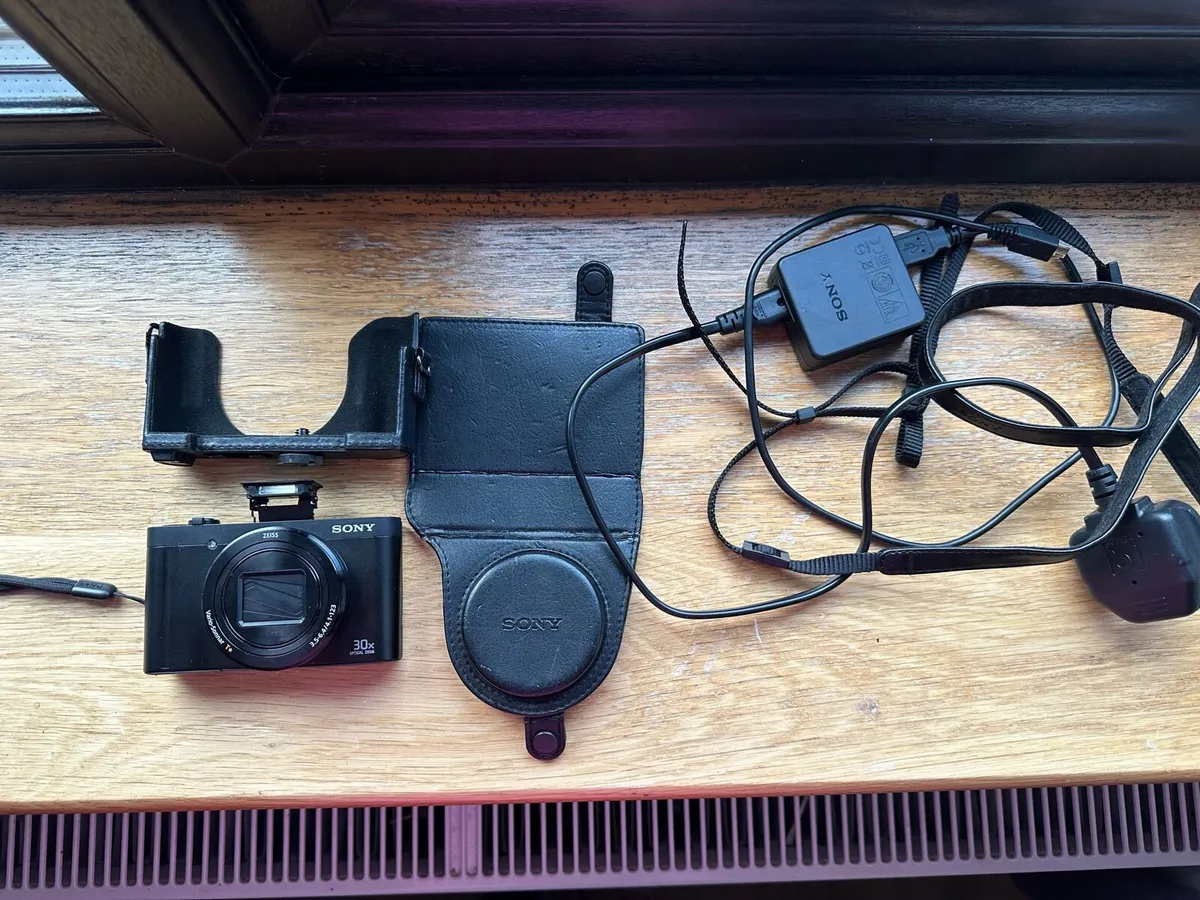 Sony DSC-WX500 - Image 1