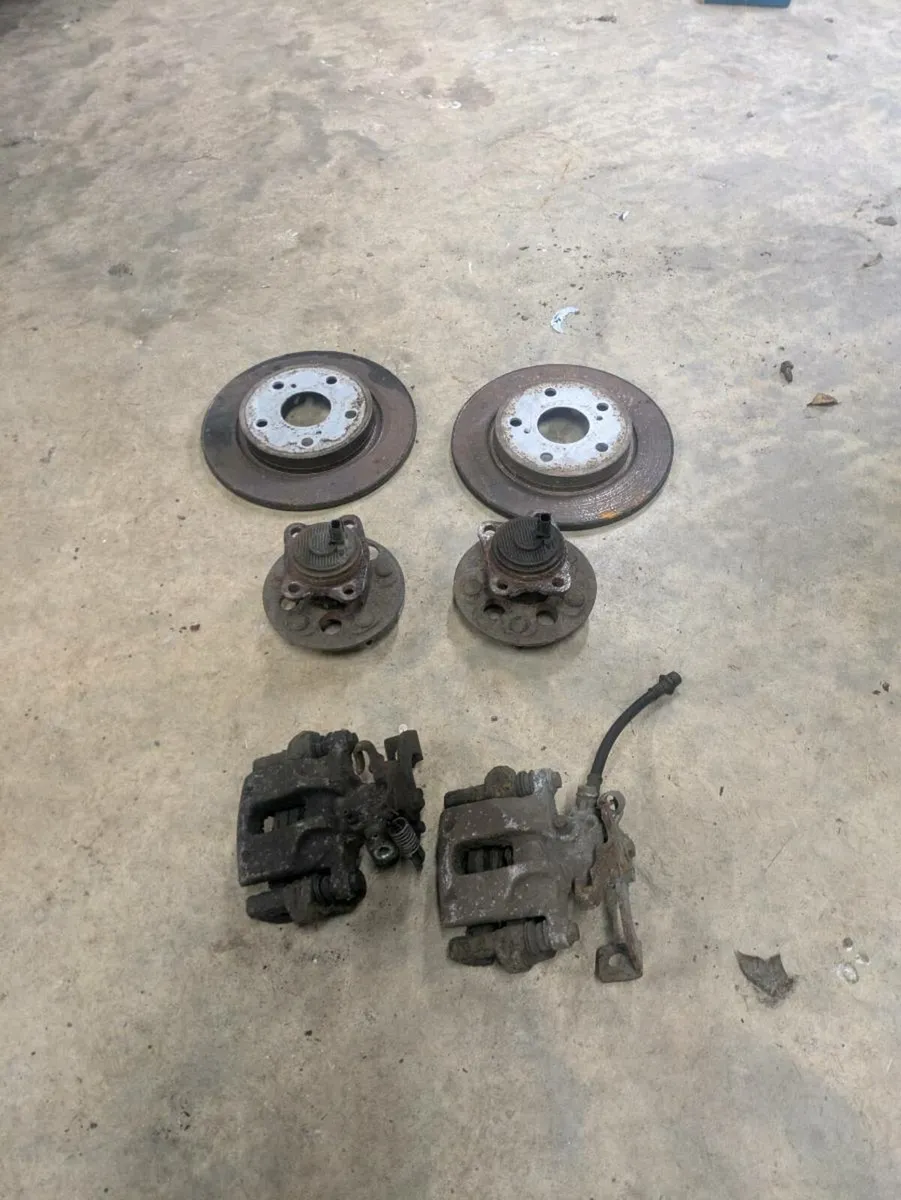 2010 AURIS REAR BRAKES