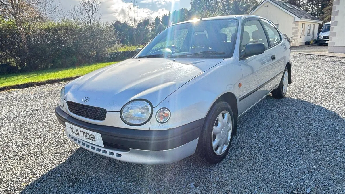 Toyota Corolla 1999 - Image 1
