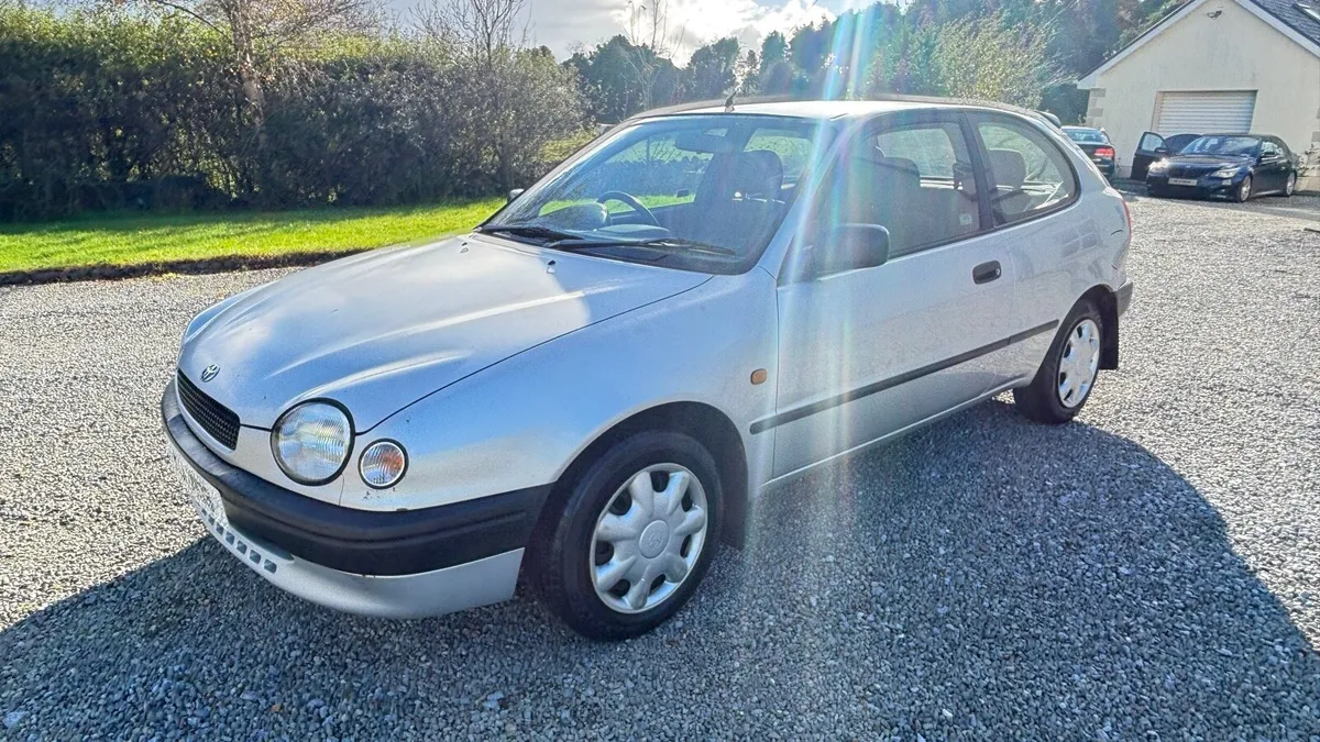 Toyota Corolla 1999 - Image 2