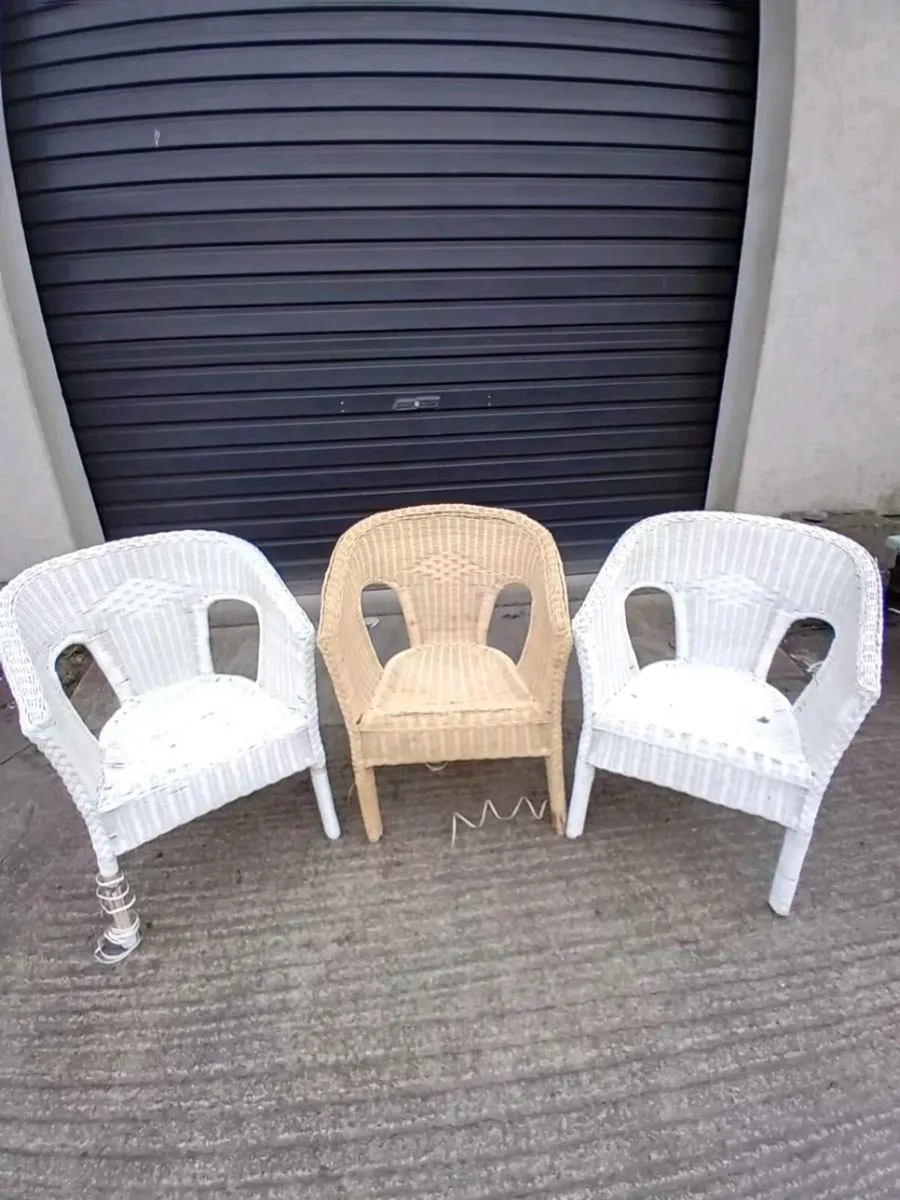 3 GARDON SEATS - Image 1