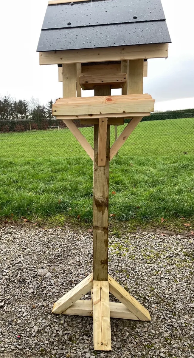 Beautiful large Wooden Birdhouse with slated  roof - Image 4