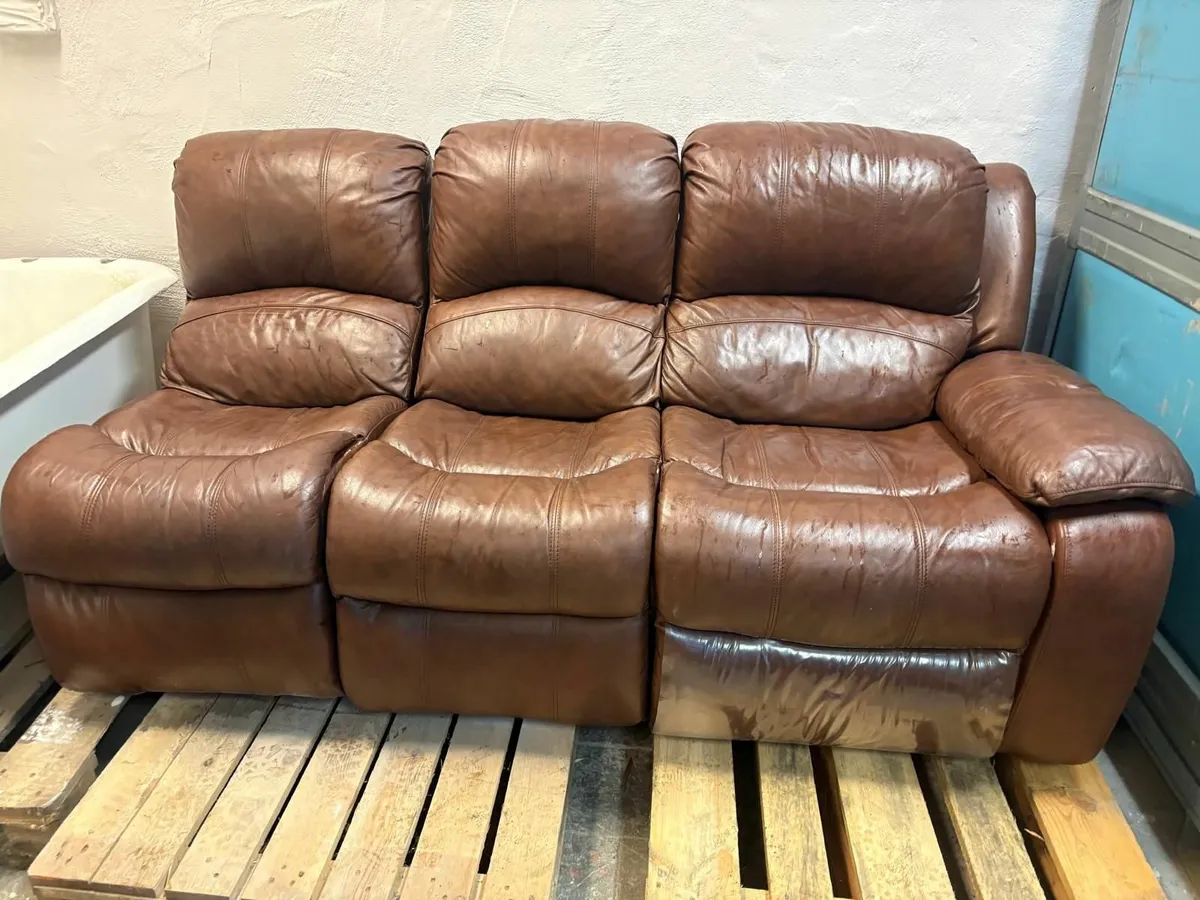 Leather Corner Settee with Recliners - Image 3