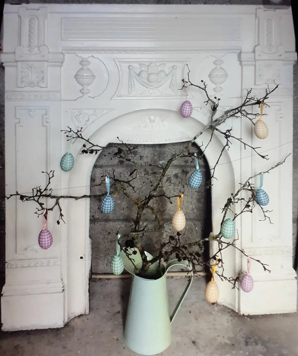 Cast Iron Fire Surround. - Image 1