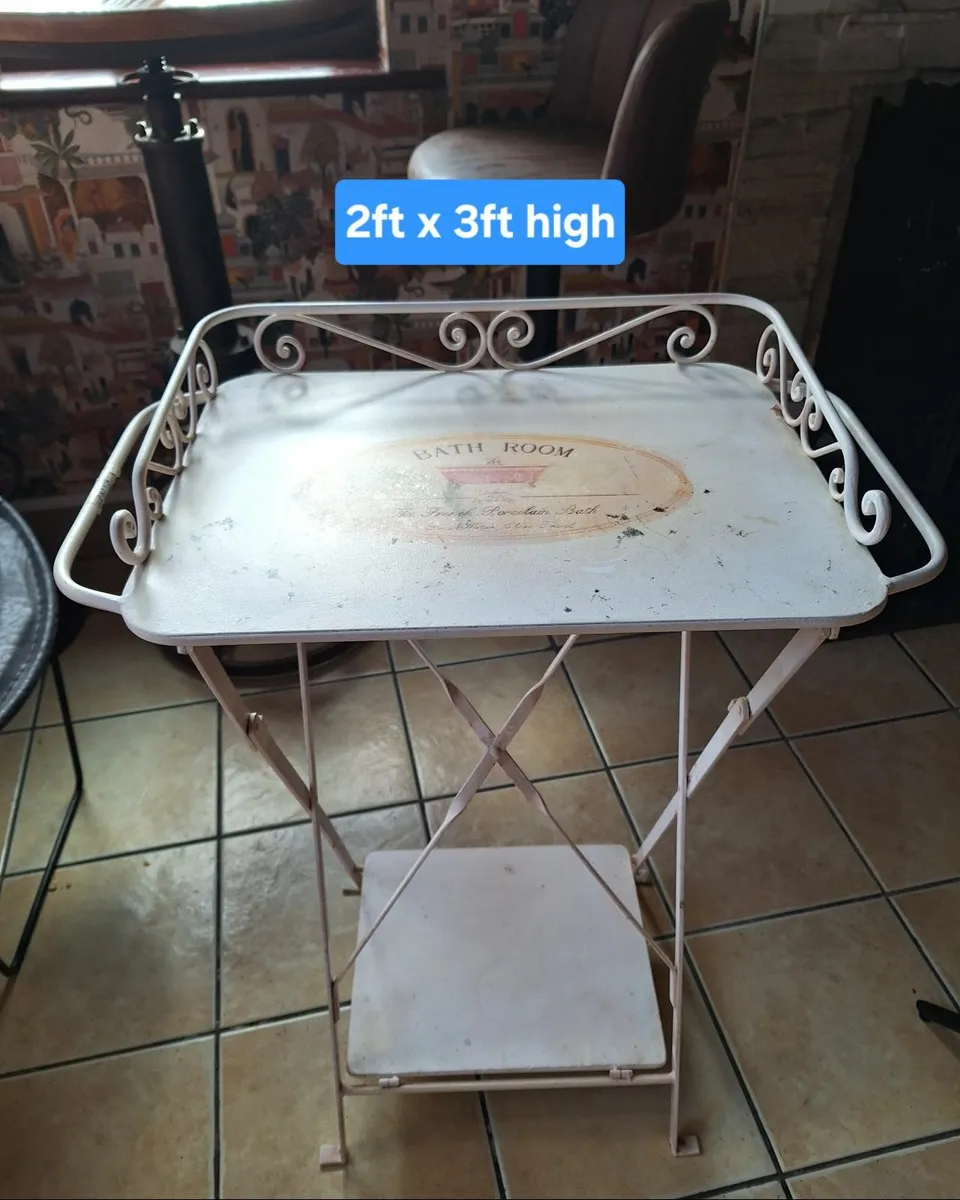 Bathroom table - Image 1