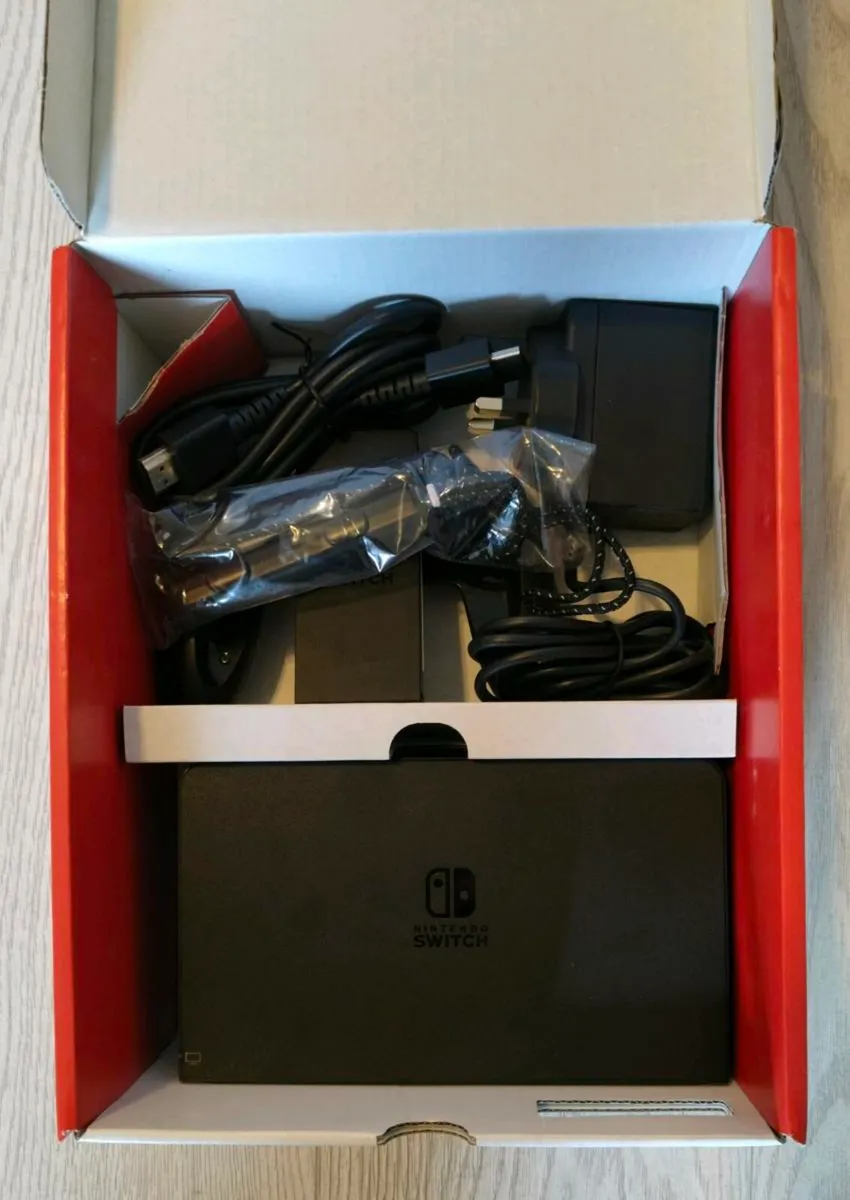 Nintendo Switch OLED - Mario Cart Edition - Image 2