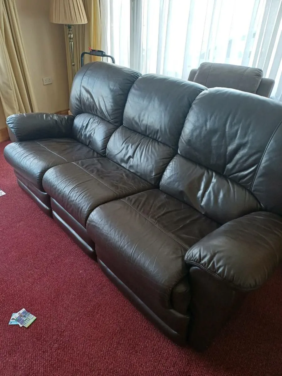 Leather recliner couch and 2 armchairs - Image 1