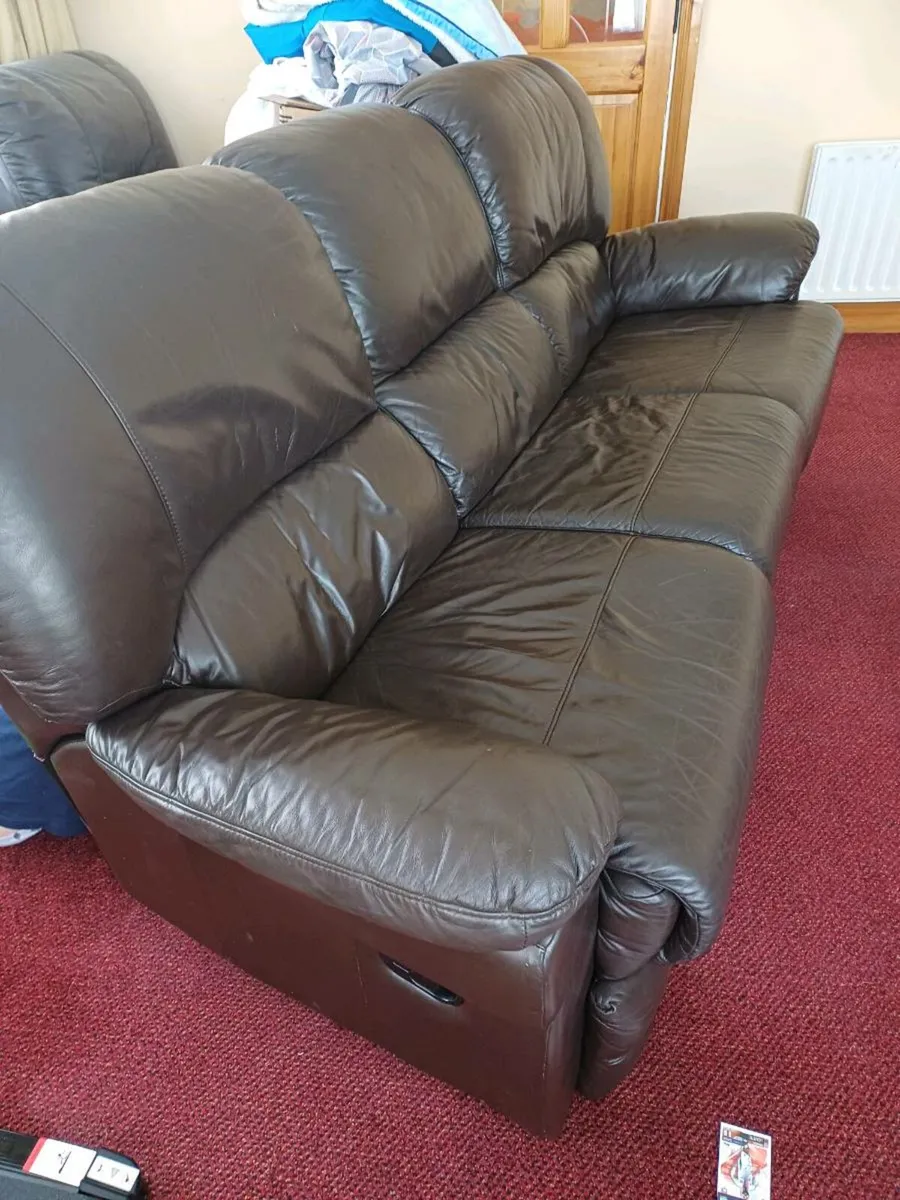 Leather recliner couch and 2 armchairs - Image 2