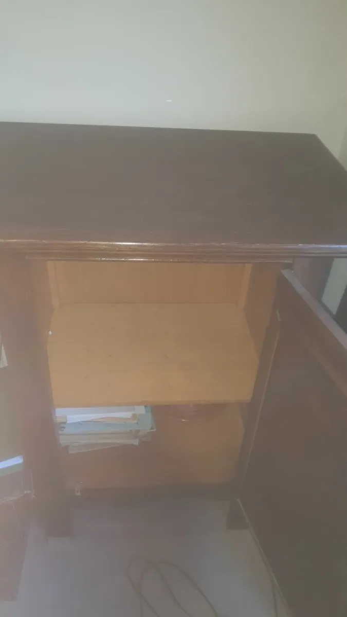 Solid wood lockable drinks/tv cabinet - Image 3