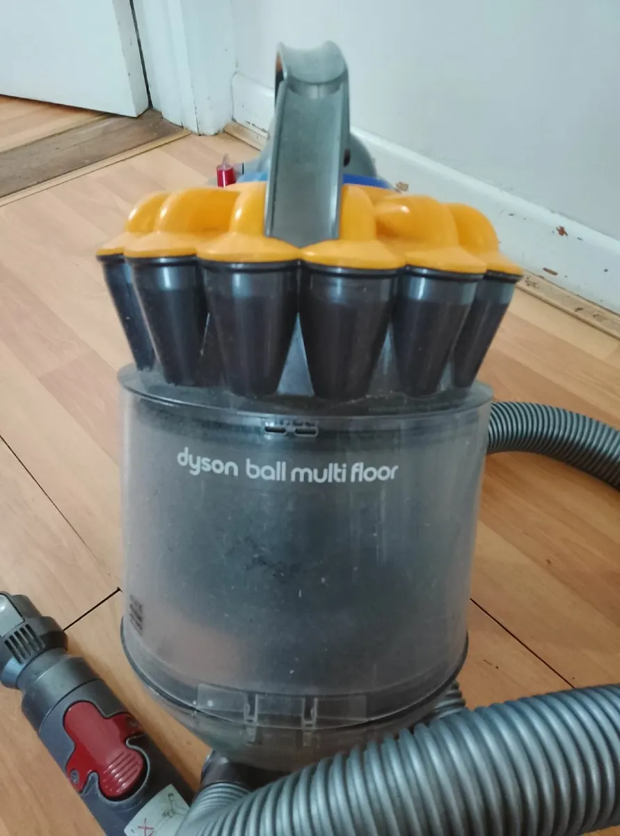 dyson vacuum - Image 1