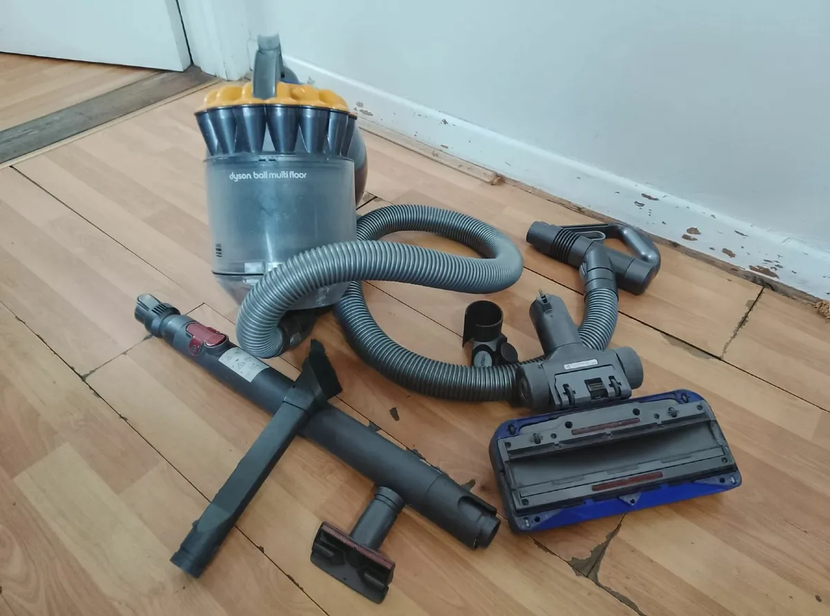 dyson vacuum - Image 2