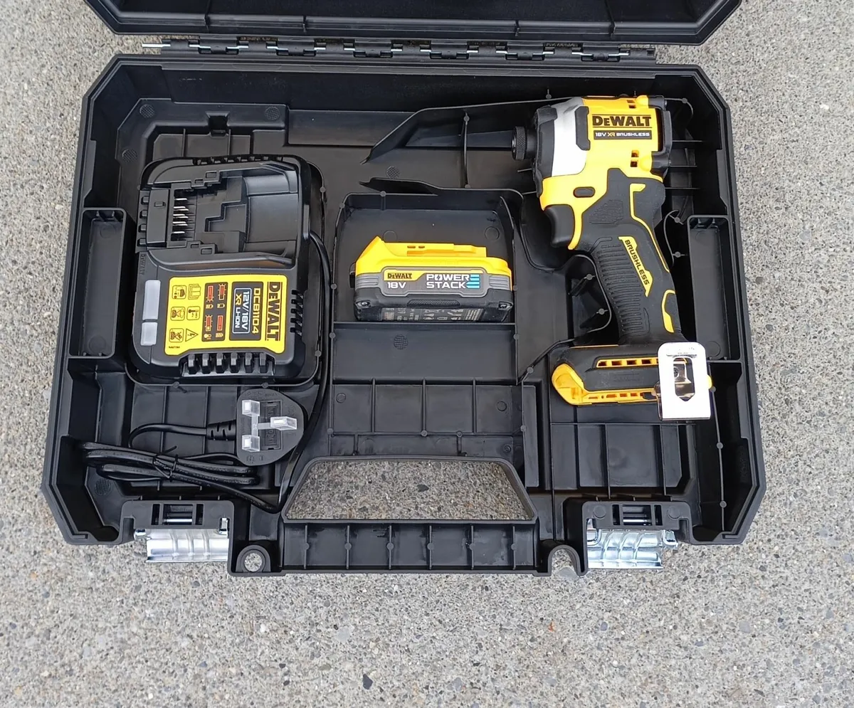 DeWalt dcf850 Impact Driver - Image 2