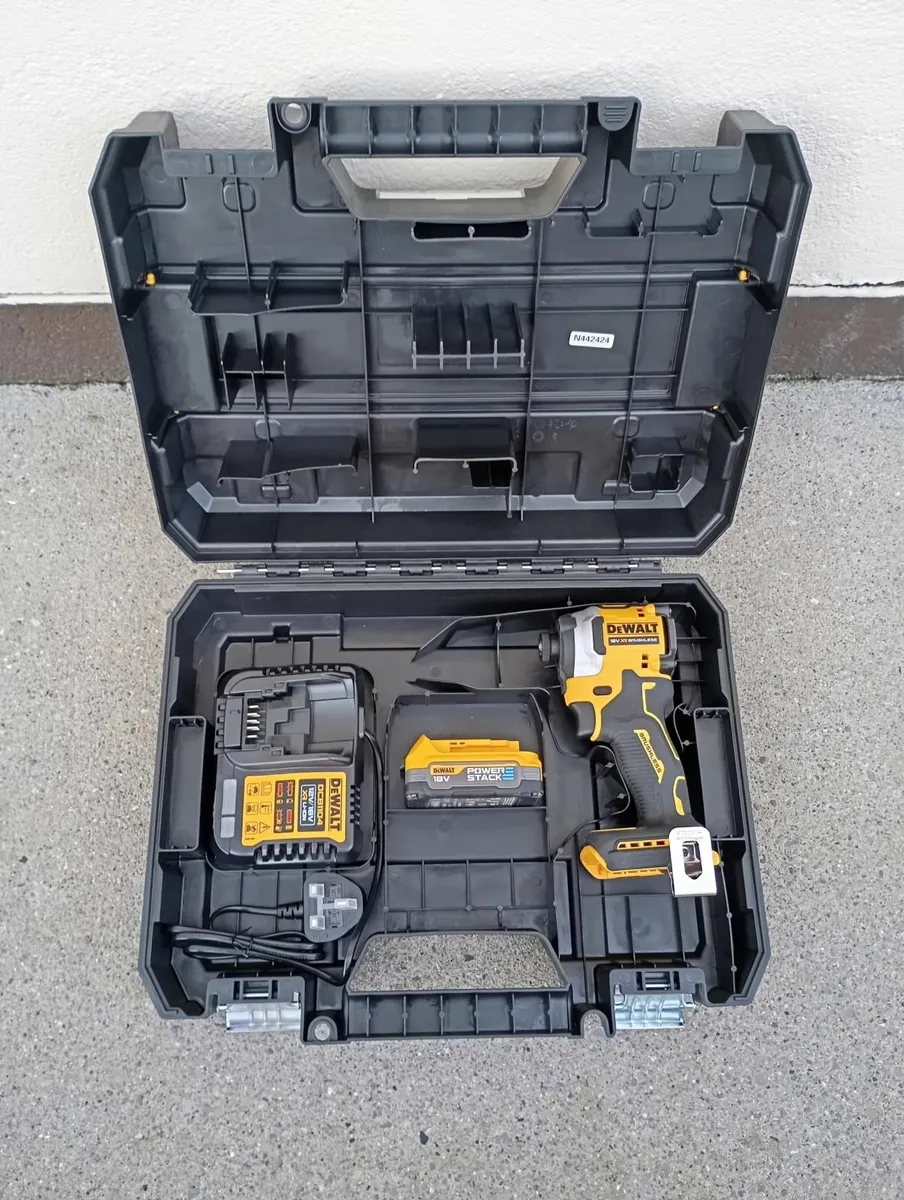 DeWalt dcf850 Impact Driver - Image 1